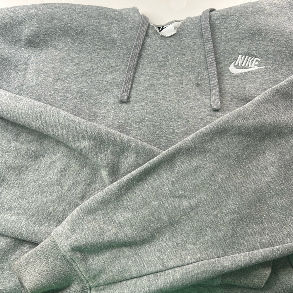 Gray Nike hoodie ! 🌪️